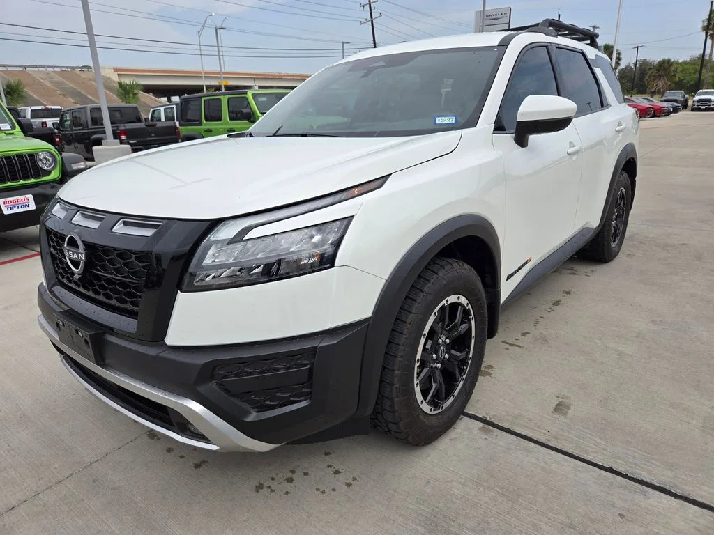 Used 2025 White Nissan Rock Creek image 7