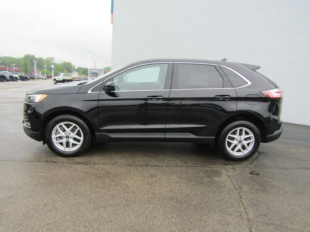 Certified Used 2024 Agate Black Metallic Ford SEL image 2