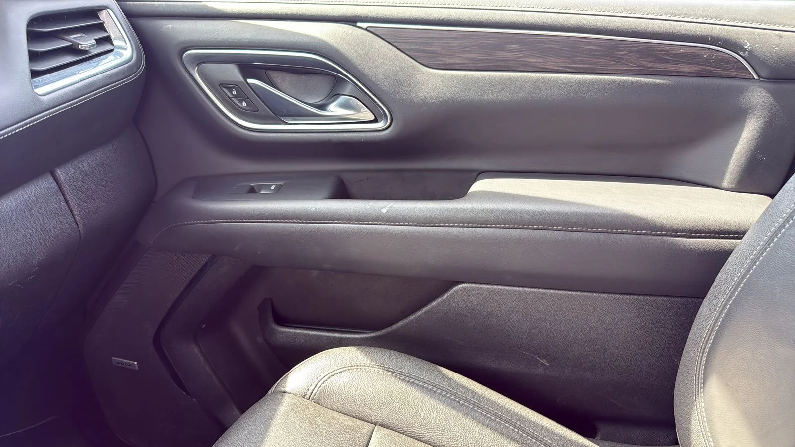 Used 2021 Gray Chevrolet Z71 image 23