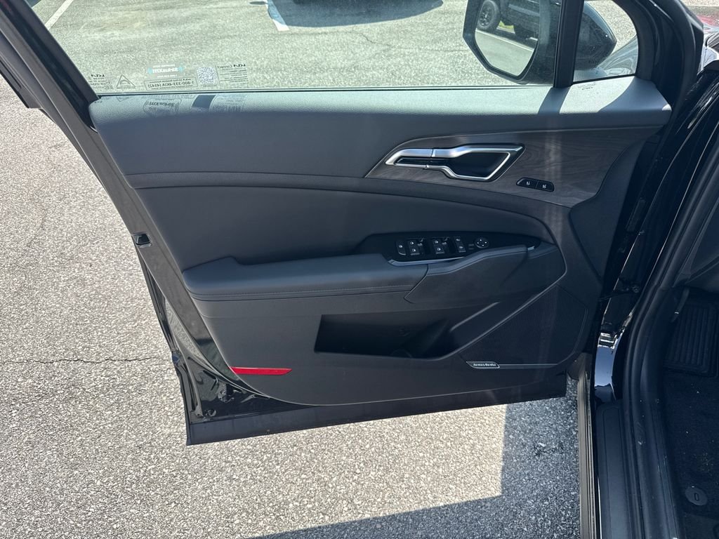 Used 2025 Black Kia X-Pro Prestige image 10