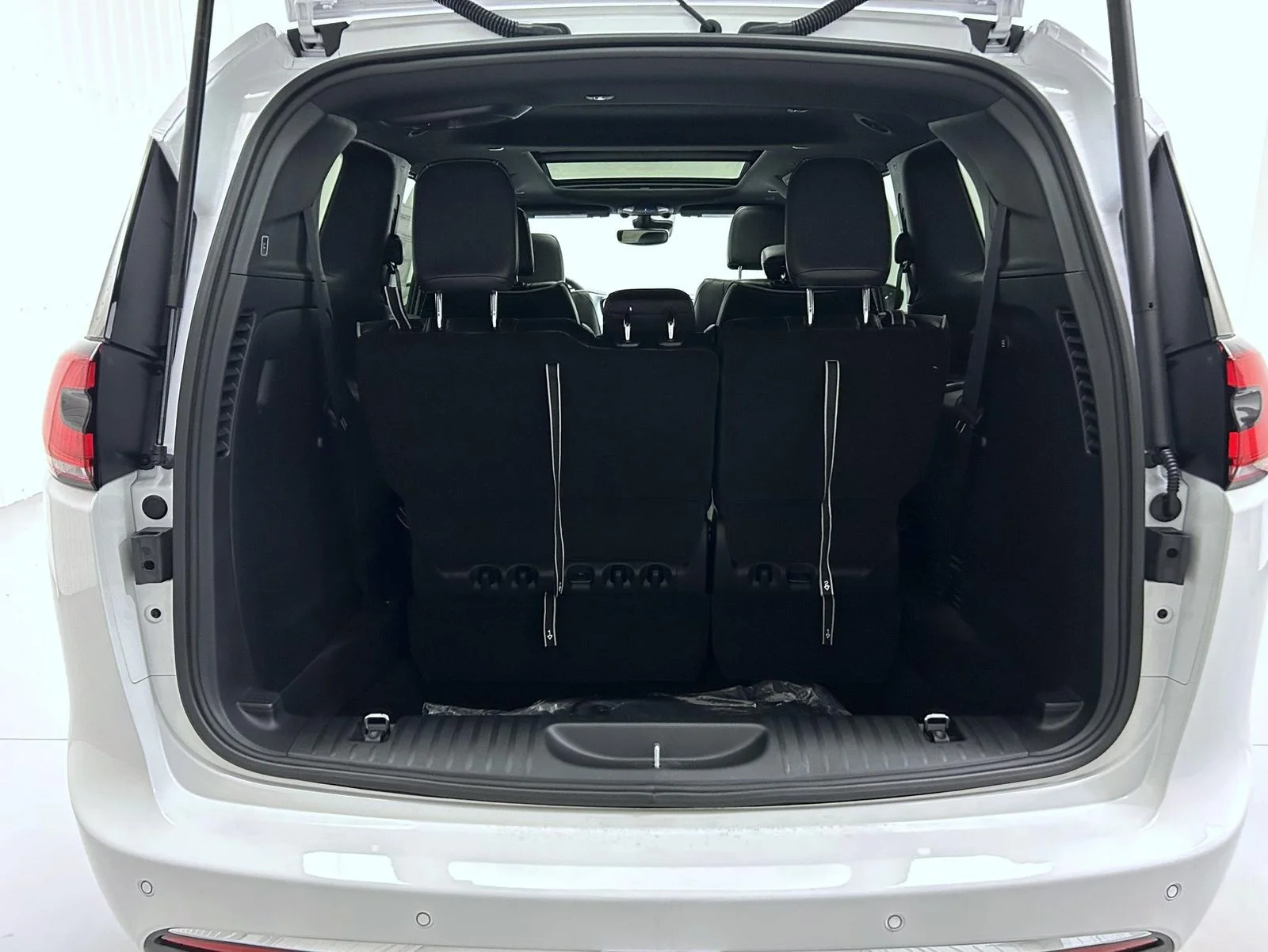 New 2026 White Chrysler Limited image 9