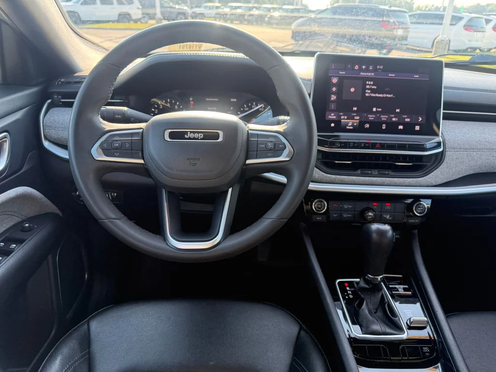 Used 2024 White Jeep Latitude image 8