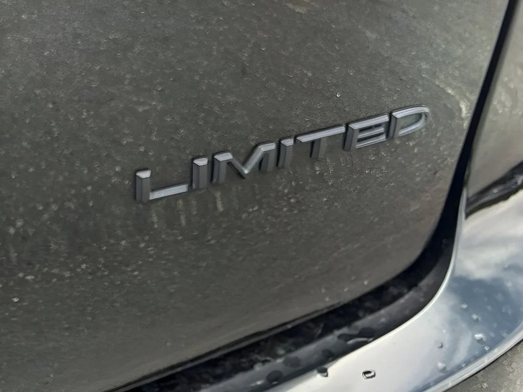 Used 2025 Black Chrysler Limited image 27