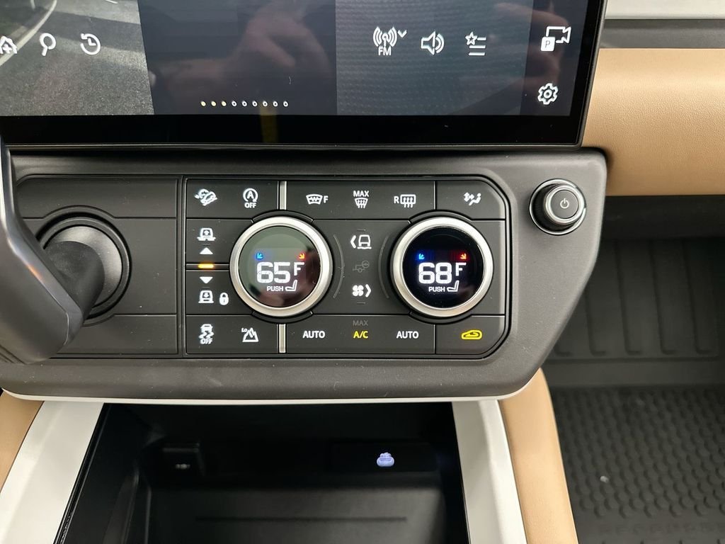 New 2026 Fuji White Land Rover X-Dynamic SE image 21