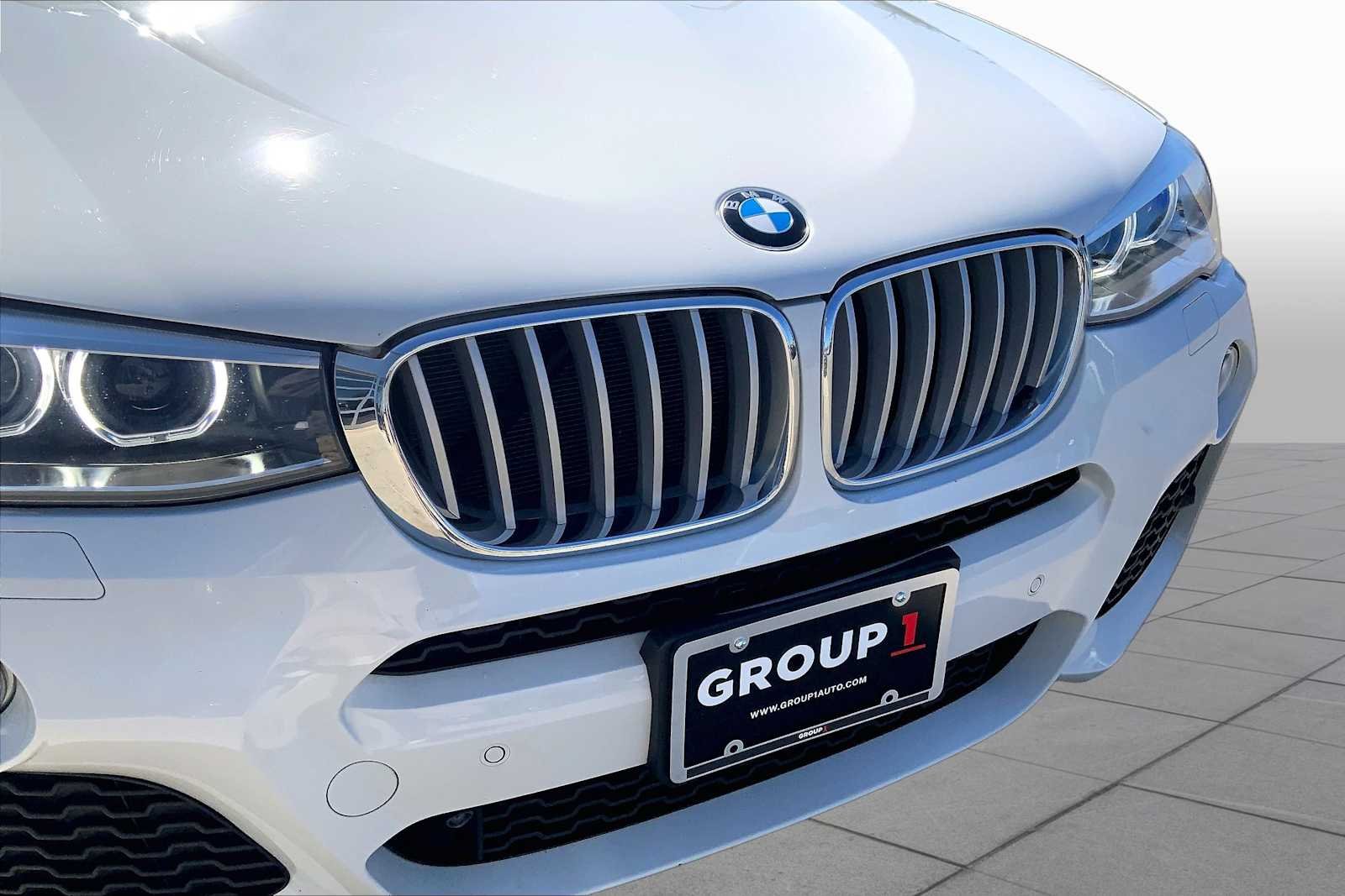 Used 2017 Alpine White BMW xDrive28i image 32