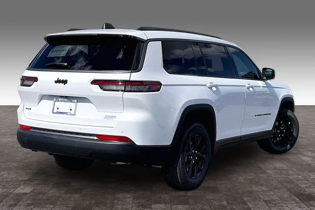 New 2026 Bright White Clear-Coat Exterior Paint Jeep Laredo image 15