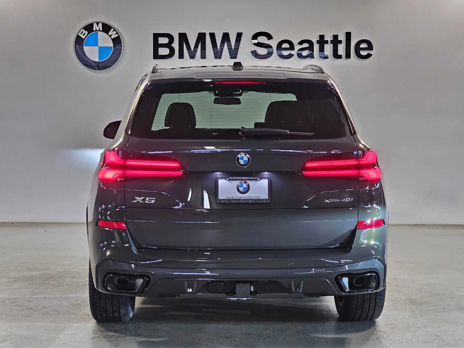 New 2026 Dravit Grey Metallic BMW xDrive40i image 5