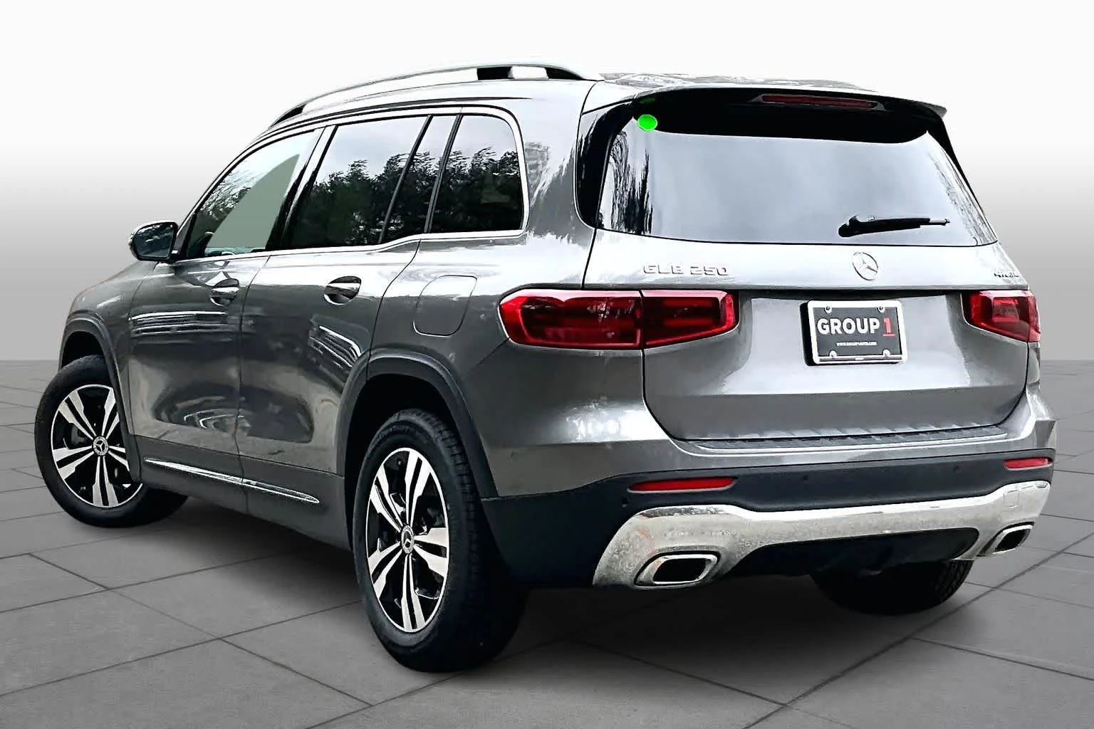 New 2026 Mountain Grey Metallic Mercedes-Benz GLB 250 image 4