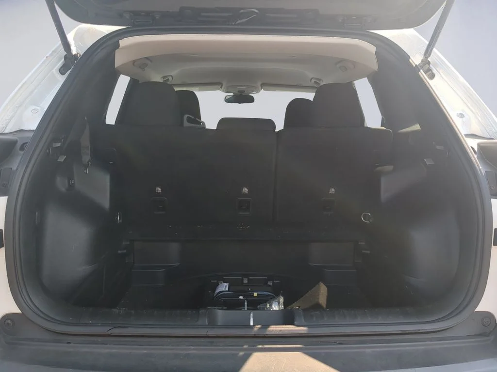 Used 2019 White Jeep Latitude image 21