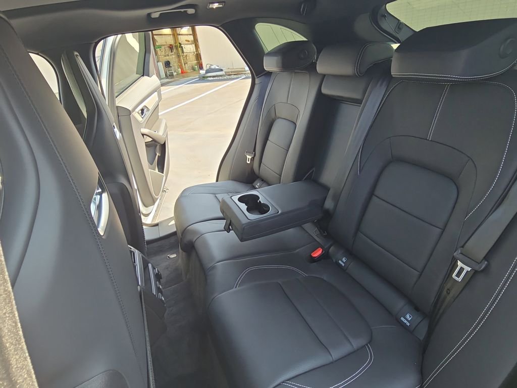 2026 Jaguar F-Pace R-Dynamic S - Photo 20