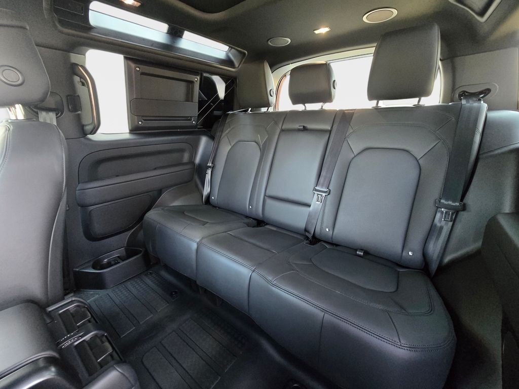 New 2026 Sedona Red LAND ROVER X-Dynamic SE image 13