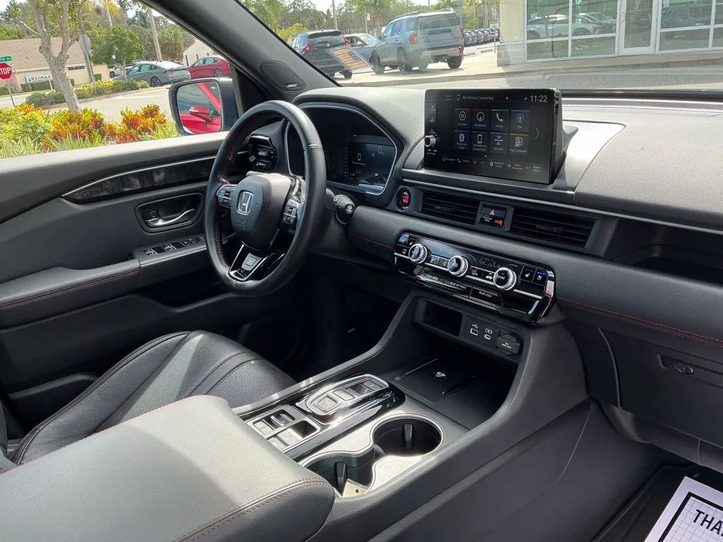 Used 2025  Honda Black Edition image 19