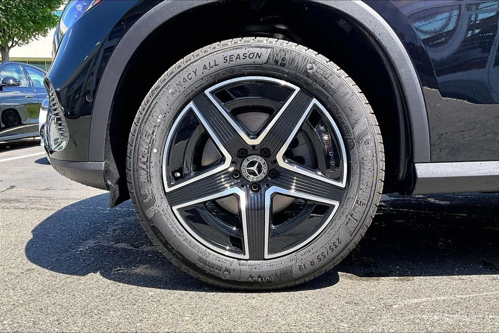 New 2026 Black Mercedes-Benz GLC 300 image 12