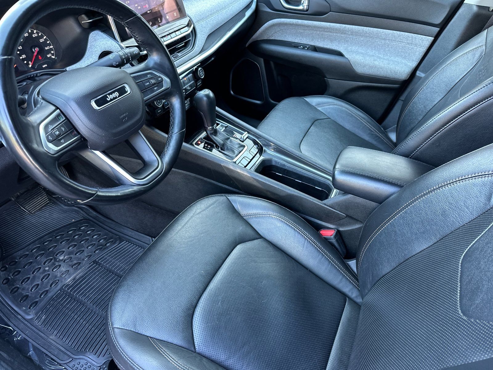 Used 2022 Red Jeep Latitude Lux image 10