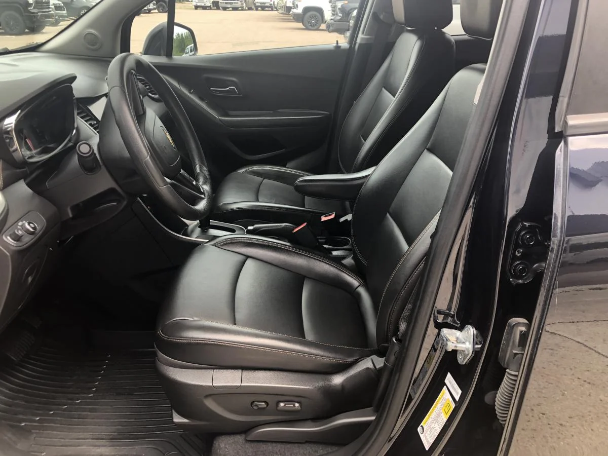 Used 2022 Blue Chevrolet AWD 4dr LT w/ Leather image 12