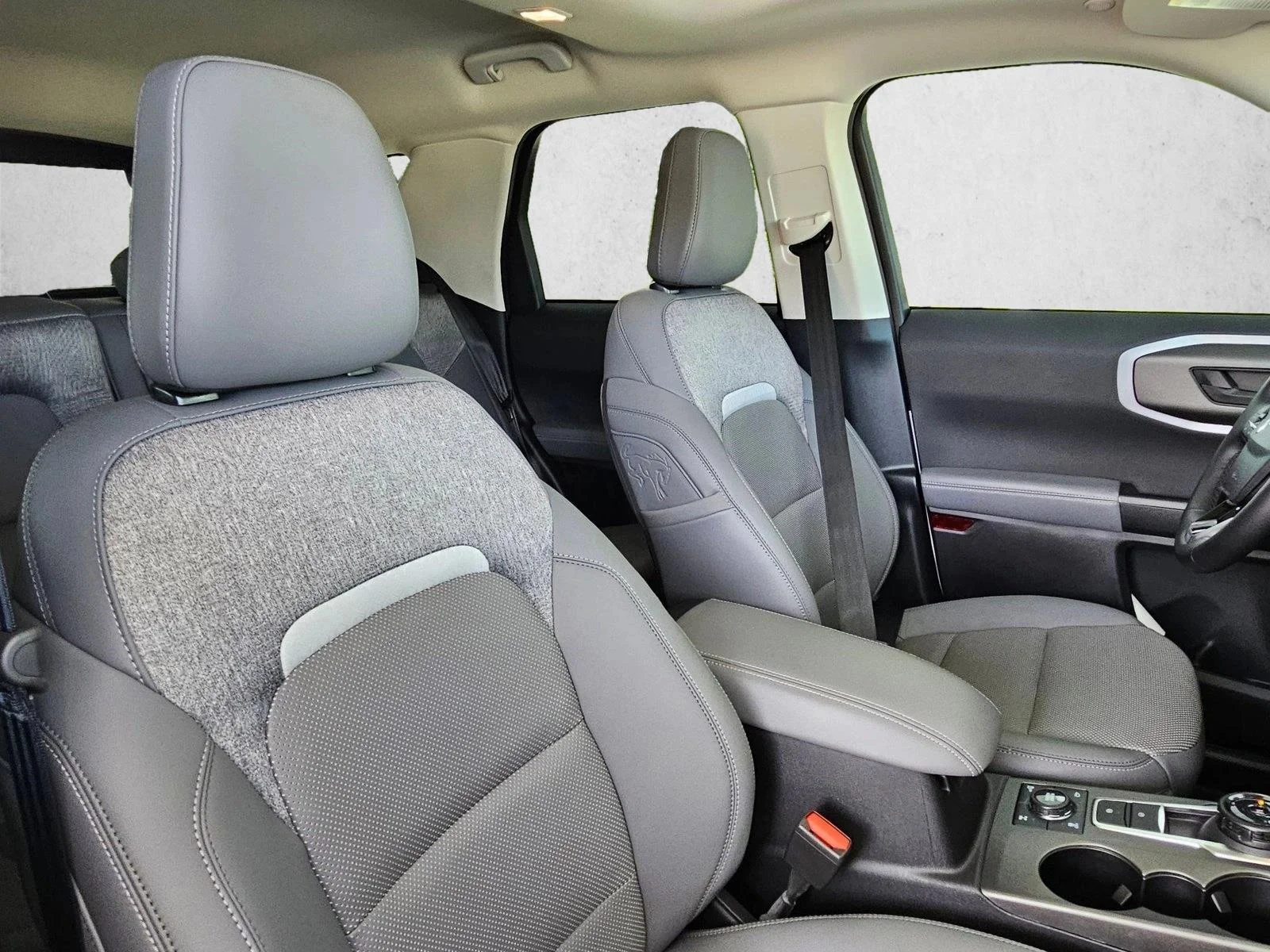 Used 2025 Oxford White Ford Badlands image 27
