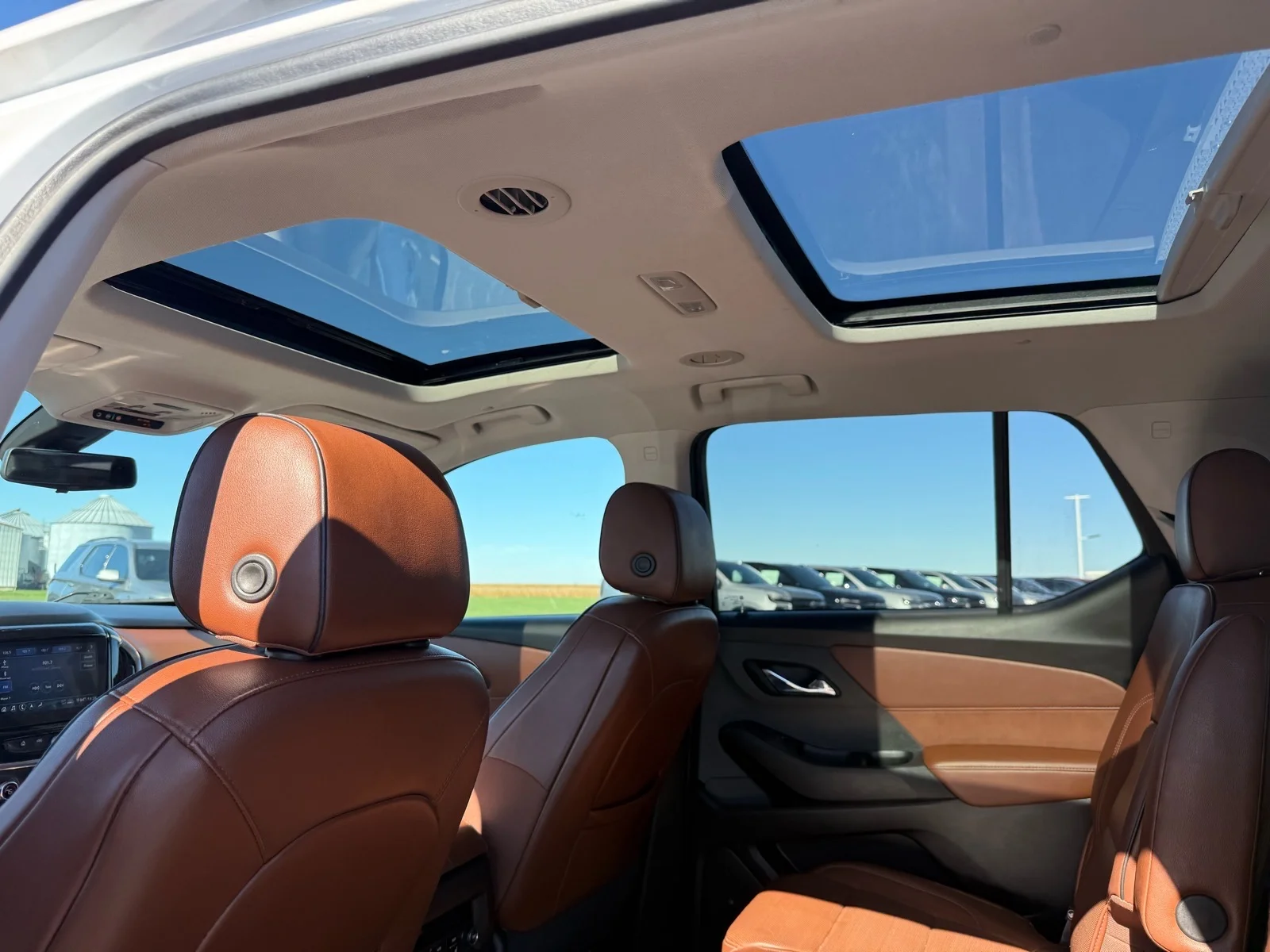 Used 2021 IRIDESCENT PEARL TRICOAT Chevrolet High Country image 15