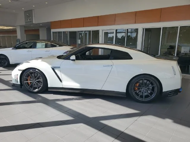 Used 2014 White Nissan Track Edition image 8