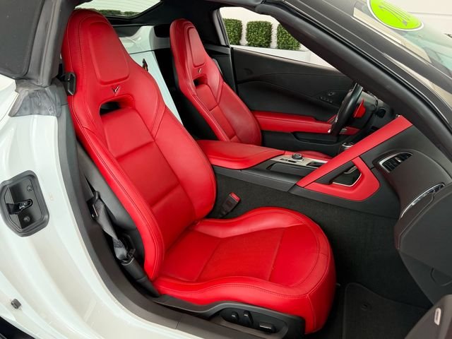 Used 2019 White Chevrolet Grand Sport image 13