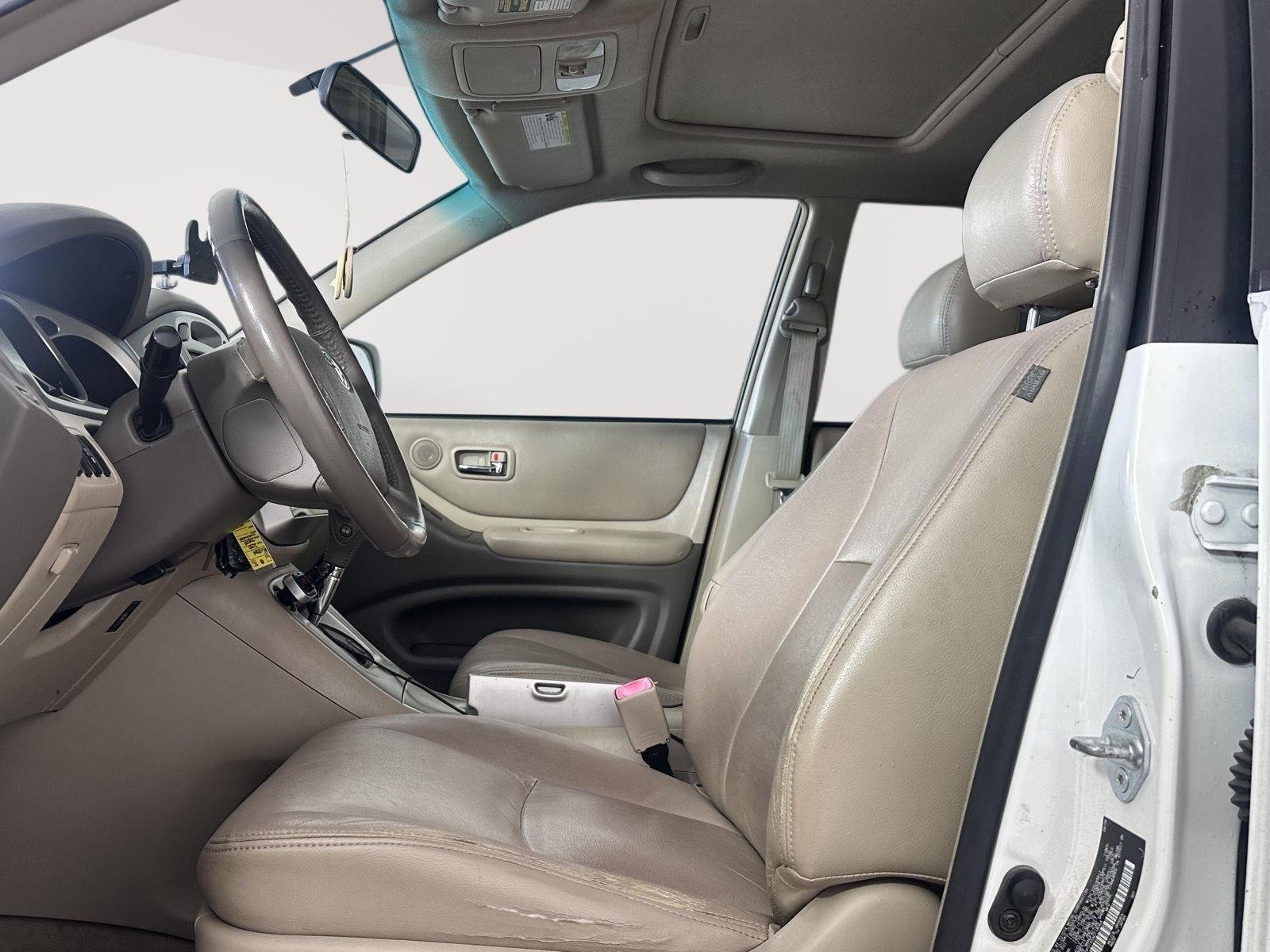 Used 2006 Crystal White Pearl Toyota Sport image 5