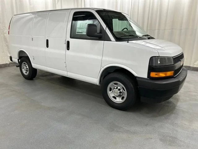 New 2026 Summit White Chevrolet WT image 1