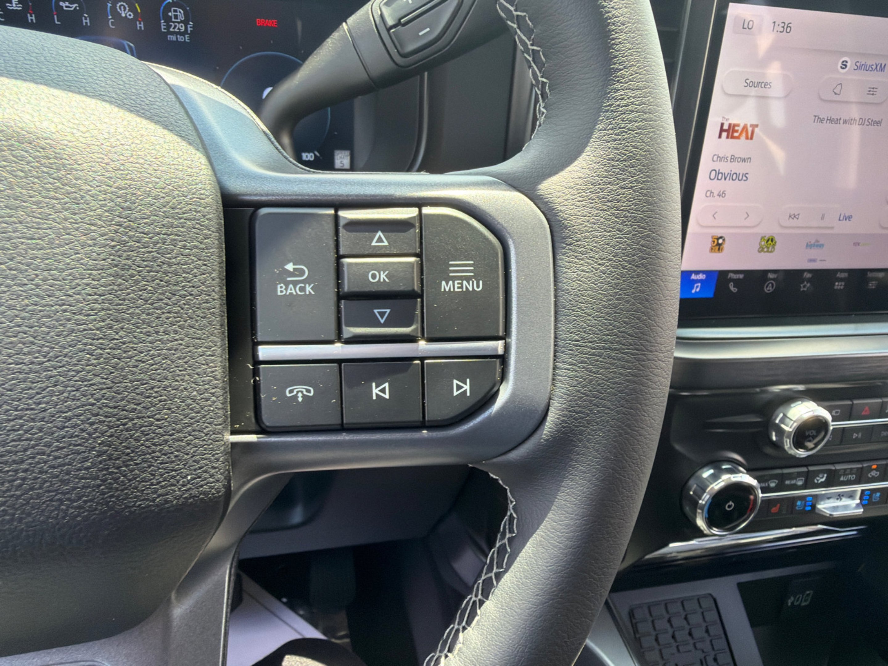 New 2026 Glacier Gray Metallic Tri-Coat Ford F-250® Lariat® image 25