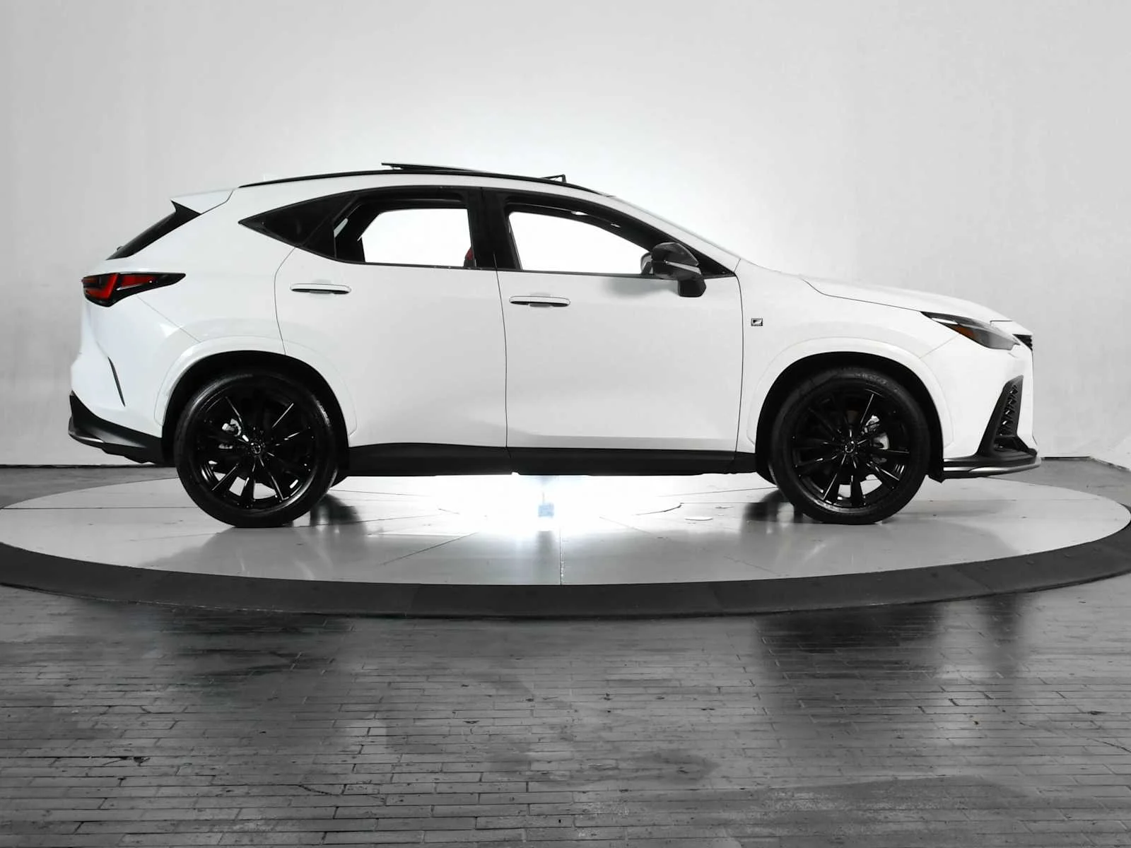 Certified Used 2024 ULTRA WHITE Lexus F SPORT Handling image 8