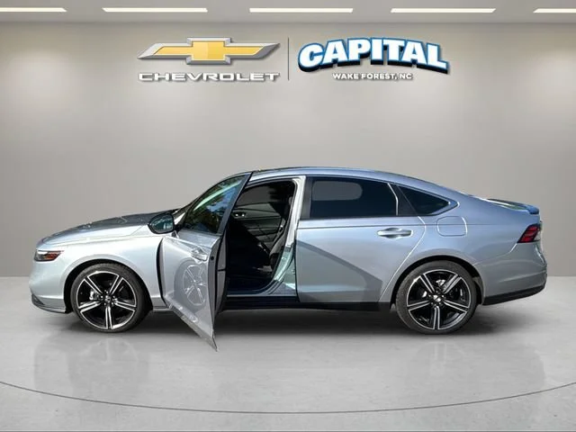 Used 2023  Honda Sport image 3
