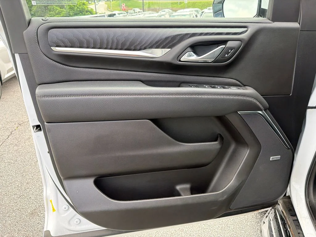 Used 2024 White GMC Denali image 10