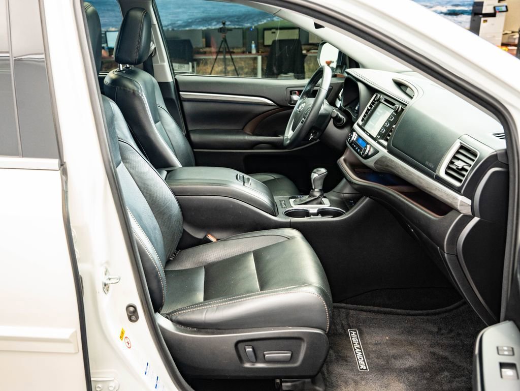 Used 2017 Blizzard Pearl Toyota Limited image 26