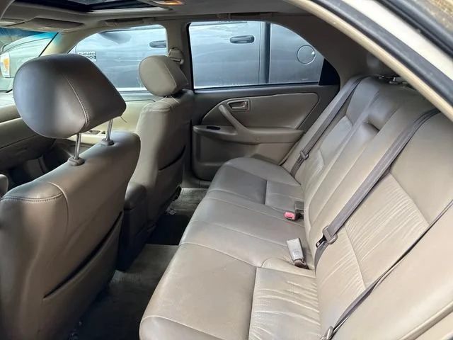 Used 2001  Toyota LE image 12
