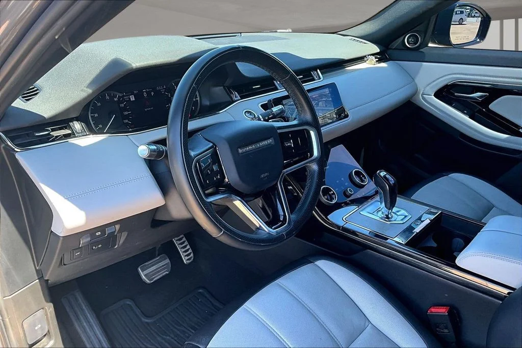 Used 2022 Gray Land Rover R-Dynamic SE image 12