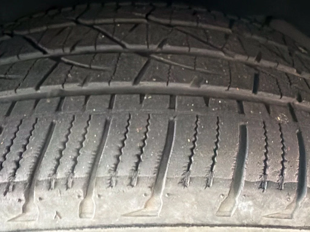 Used 2019 Silver Toyota XLE image 12