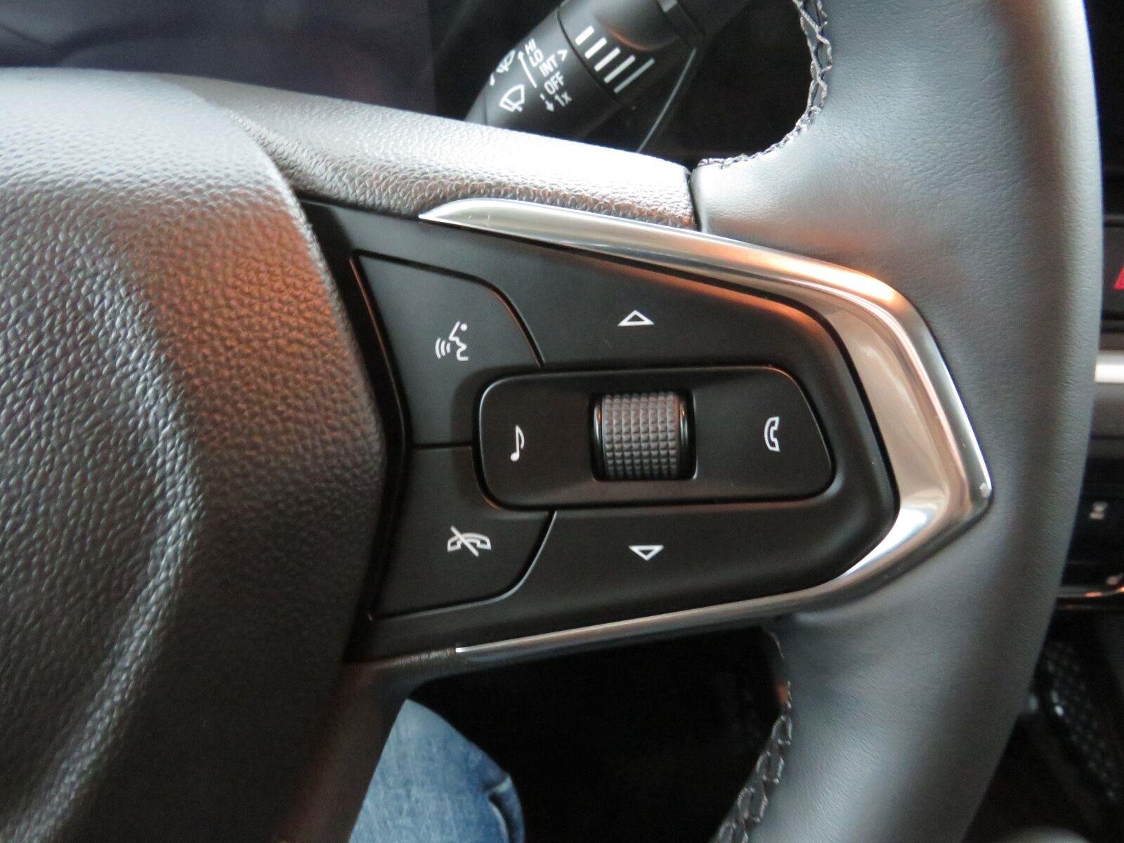 Used 2024 Summit White Chevrolet LT image 31