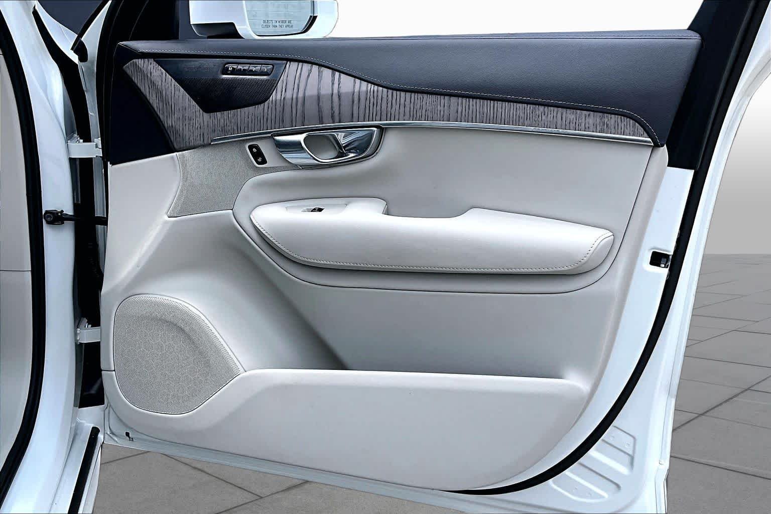 Used 2021 Crystal White Metallic Volvo Inscription image 23