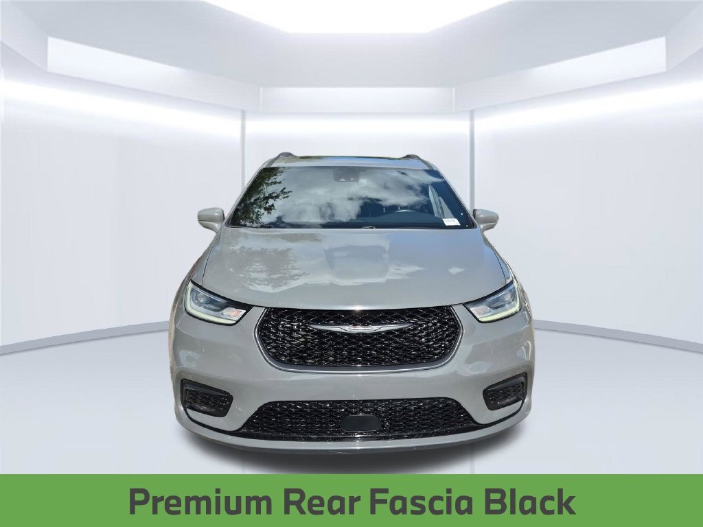 Used 2021 Ceramic Gray Clearcoat Chrysler Limited image 11
