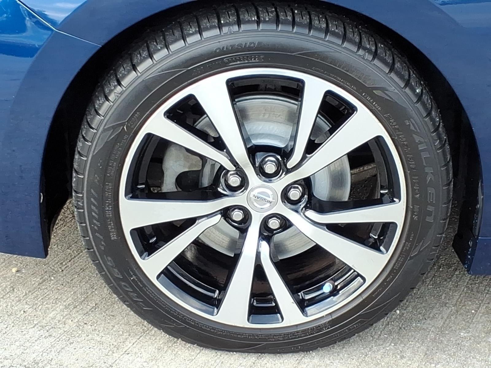 Used 2018 Deep Blue Pearl Nissan SV image 4