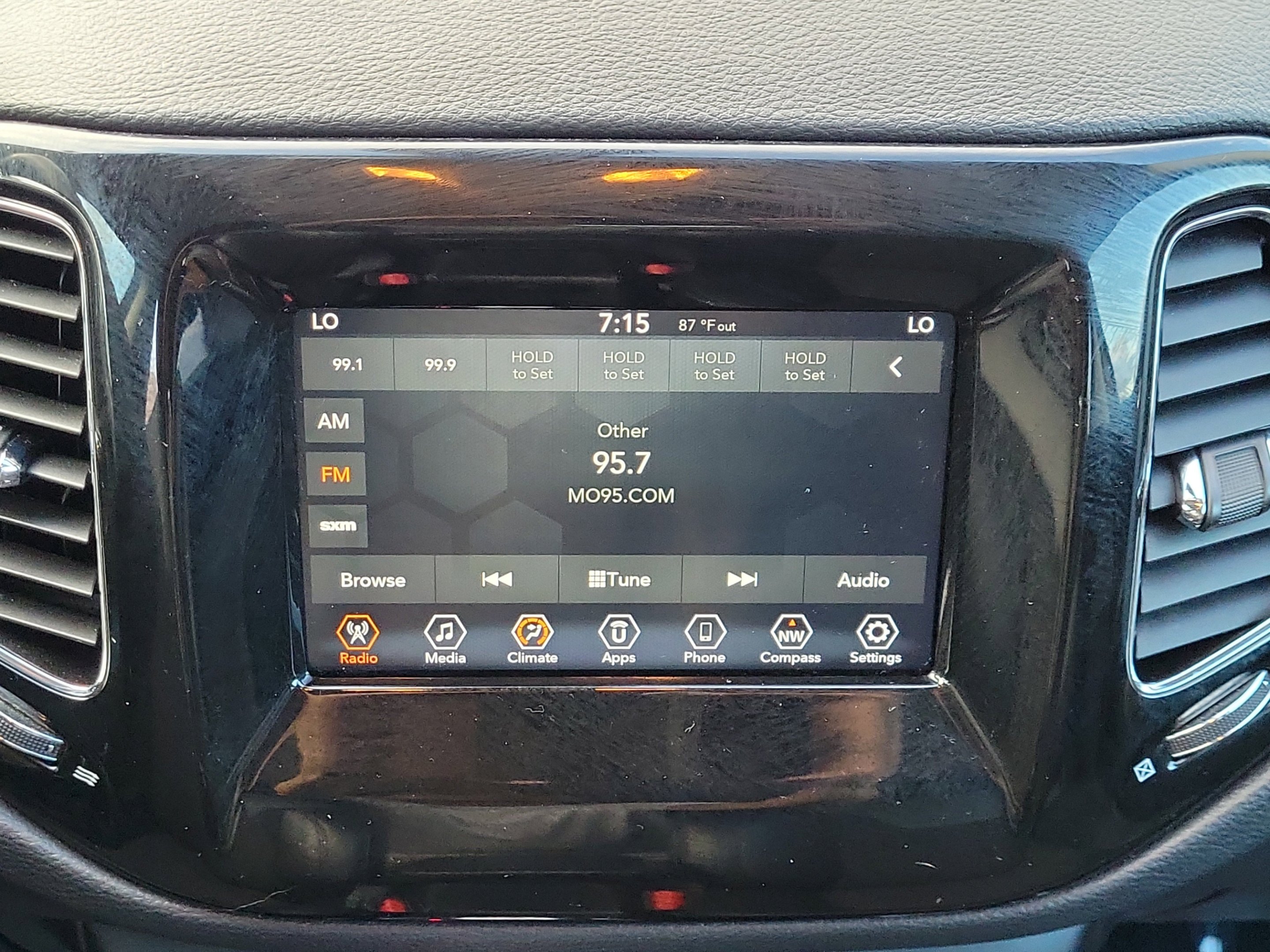 Used 2021 Granite Crystal Metallic Clearcoat Jeep Latitude image 14