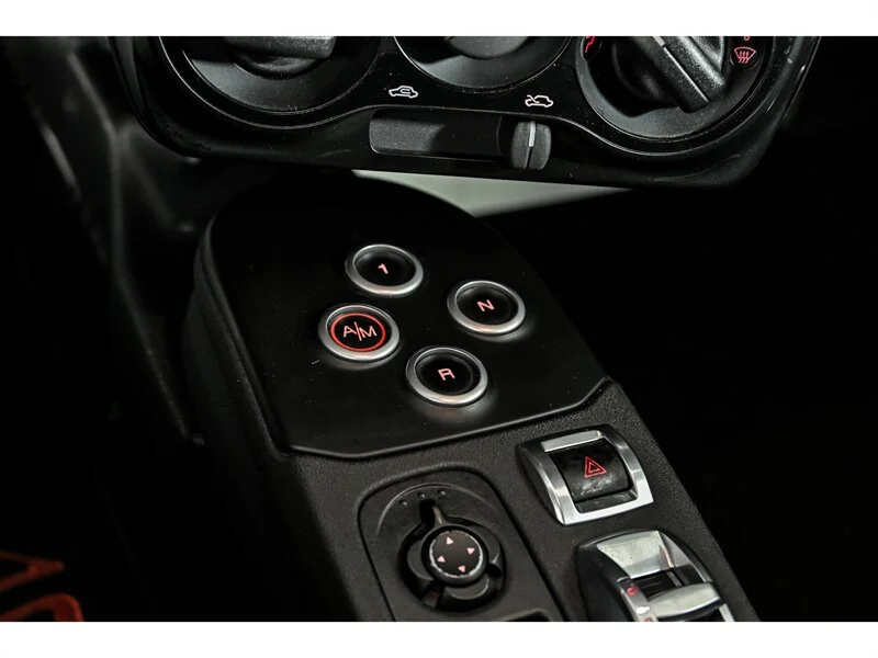 Used 2015 RED Alfa Romeo  image 23