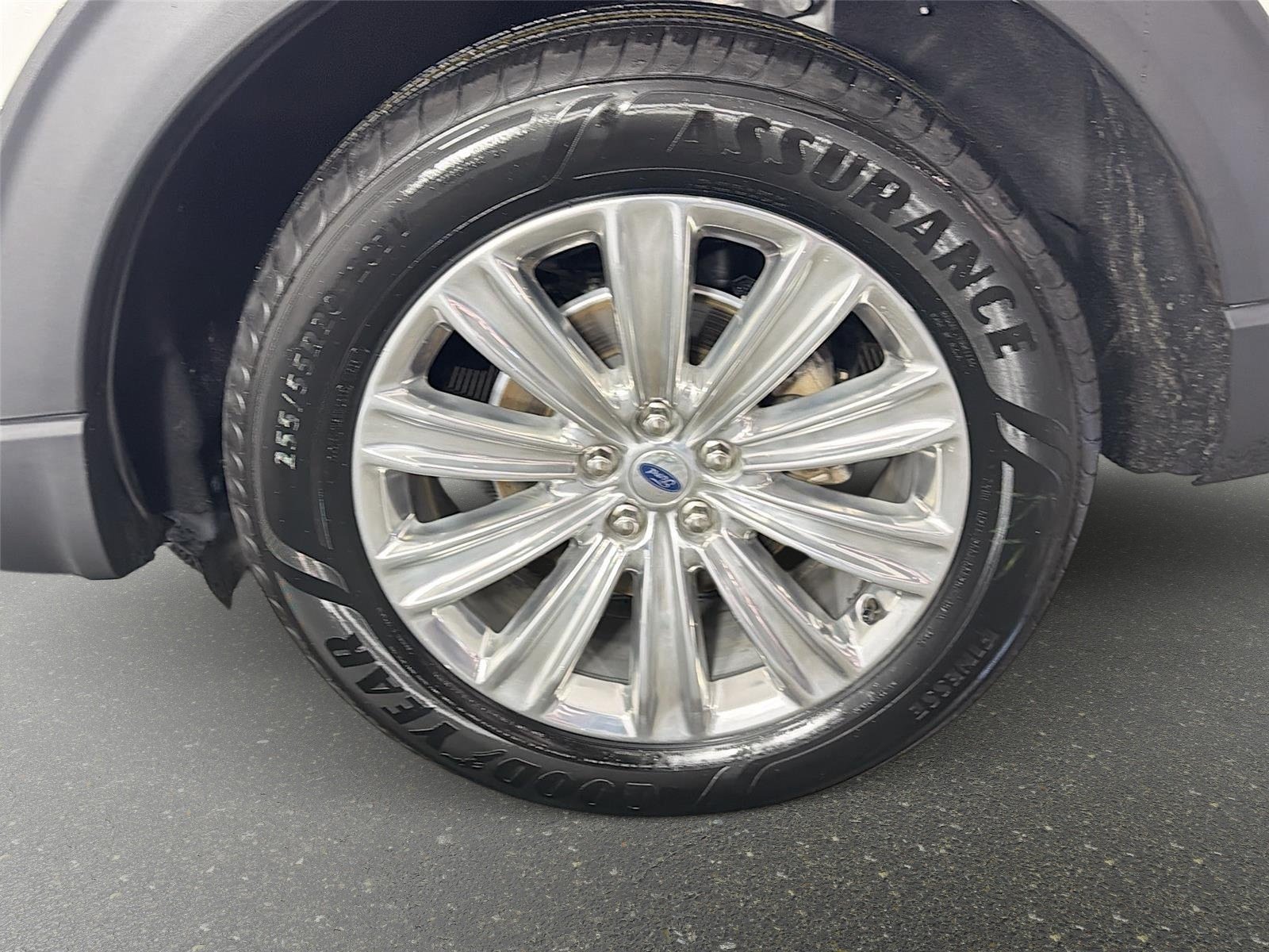 Used 2022 White Metallic Ford Limited image 30