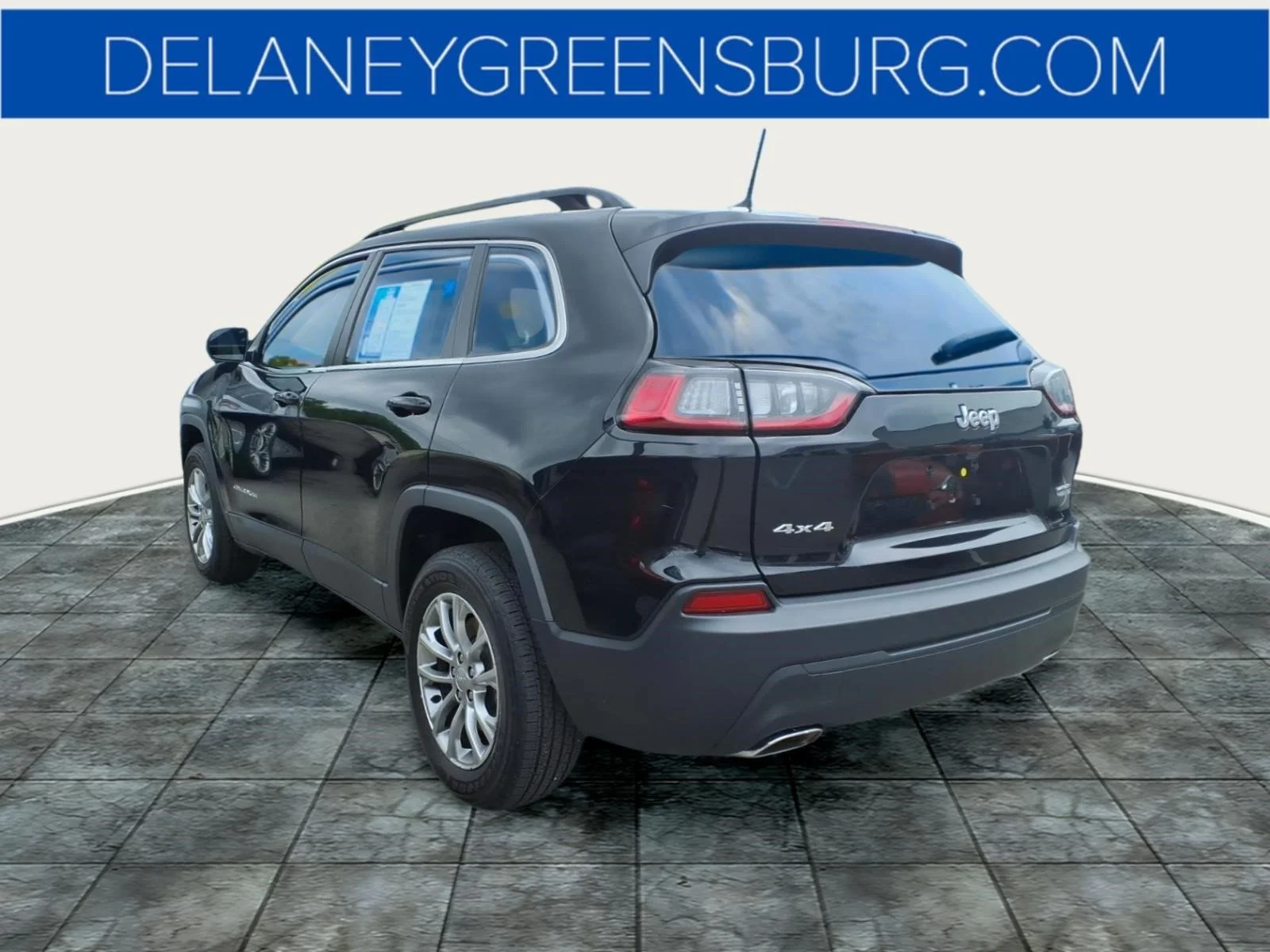 Used 2022 Diamond Black Crystal Pearlcoat Jeep Latitude Lux image 5