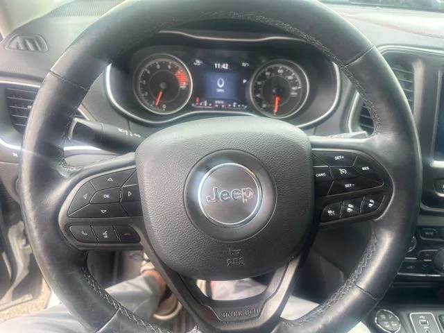 Used 2019 White Jeep Trailhawk image 15