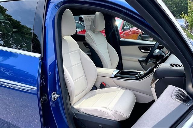 Used 2026 Blue Mercedes-Benz GLC 300 image 7