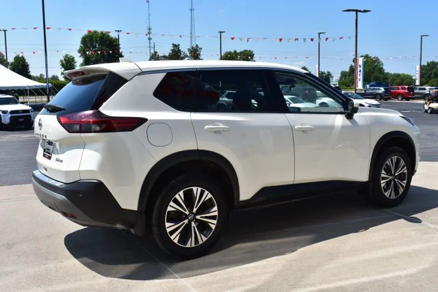Used 2021 White Nissan SV image 5