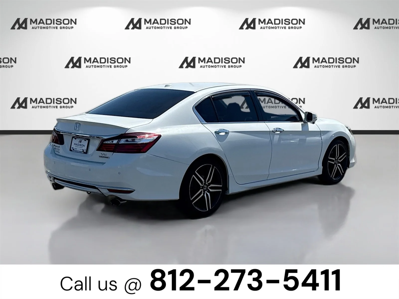 Used 2017 White Honda Touring image 5