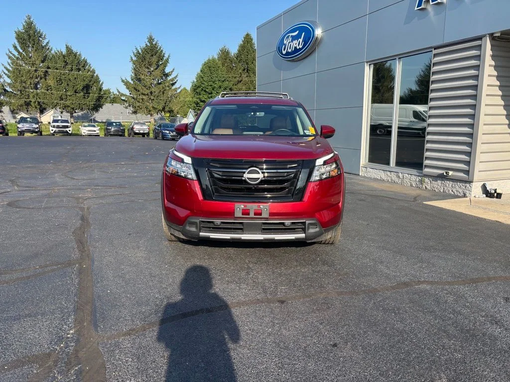 Used 2023 Red Nissan Platinum image 10
