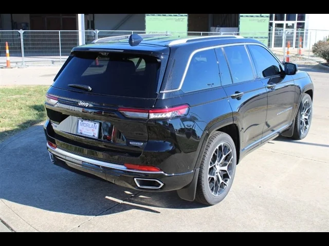 Used 2022 Diamond Black C Jeep Summit Reserve 4xe image 5