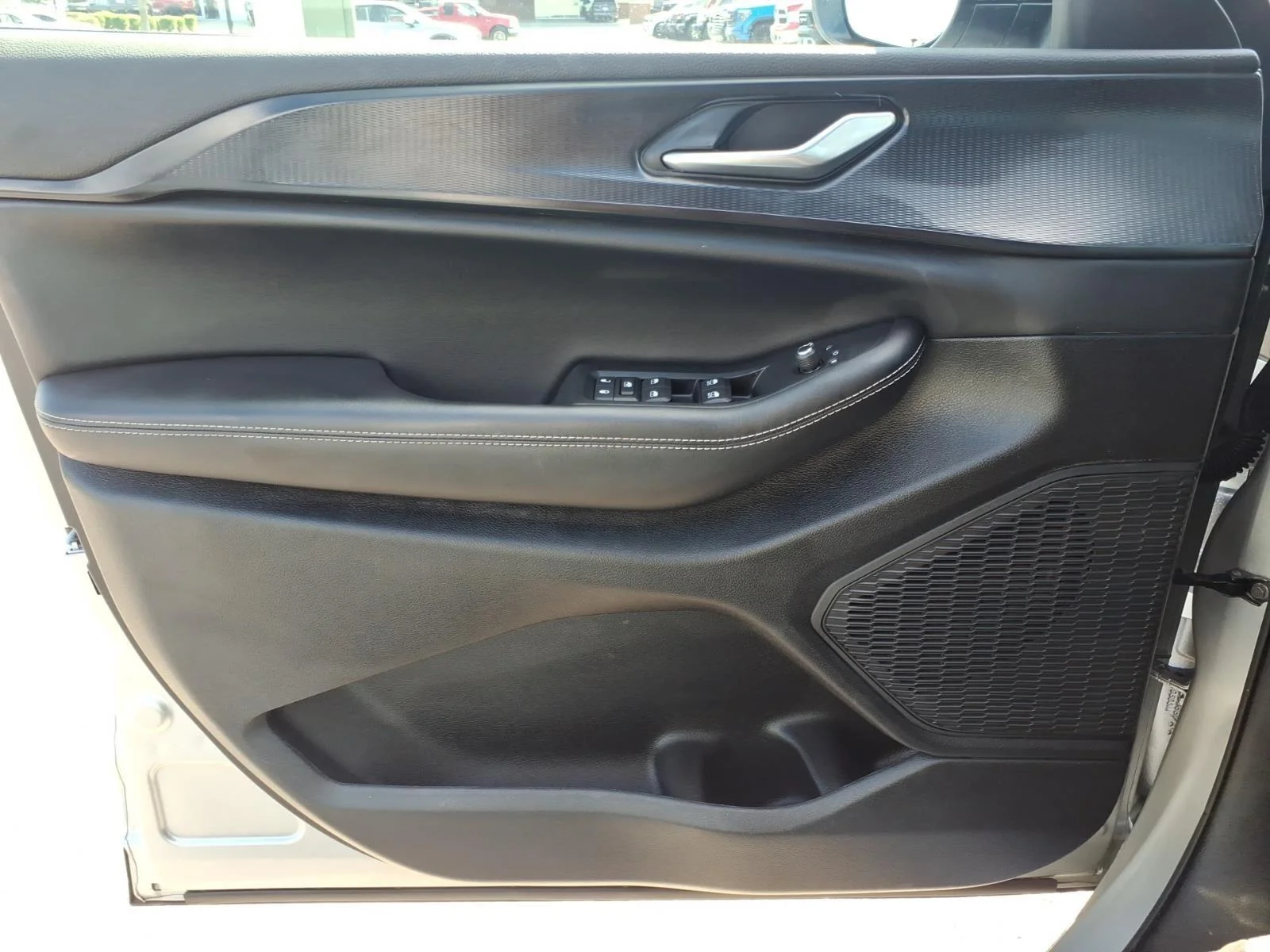 Used 2025 Silver Zynith Jeep Laredo X image 28