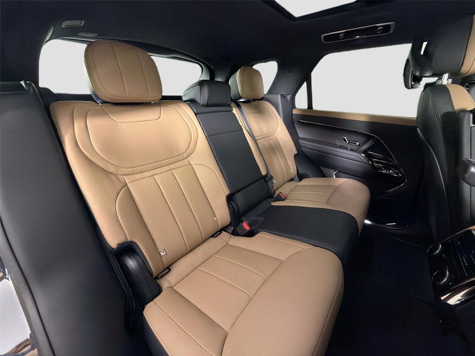 New 2026 Santorini Black LAND ROVER Dynamic SE image 26