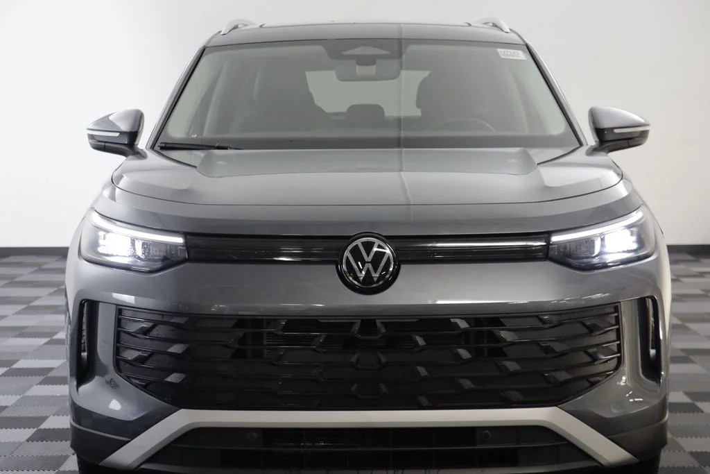 New 2026 Platinum Grey Volkswagen 2.0T SE image 22